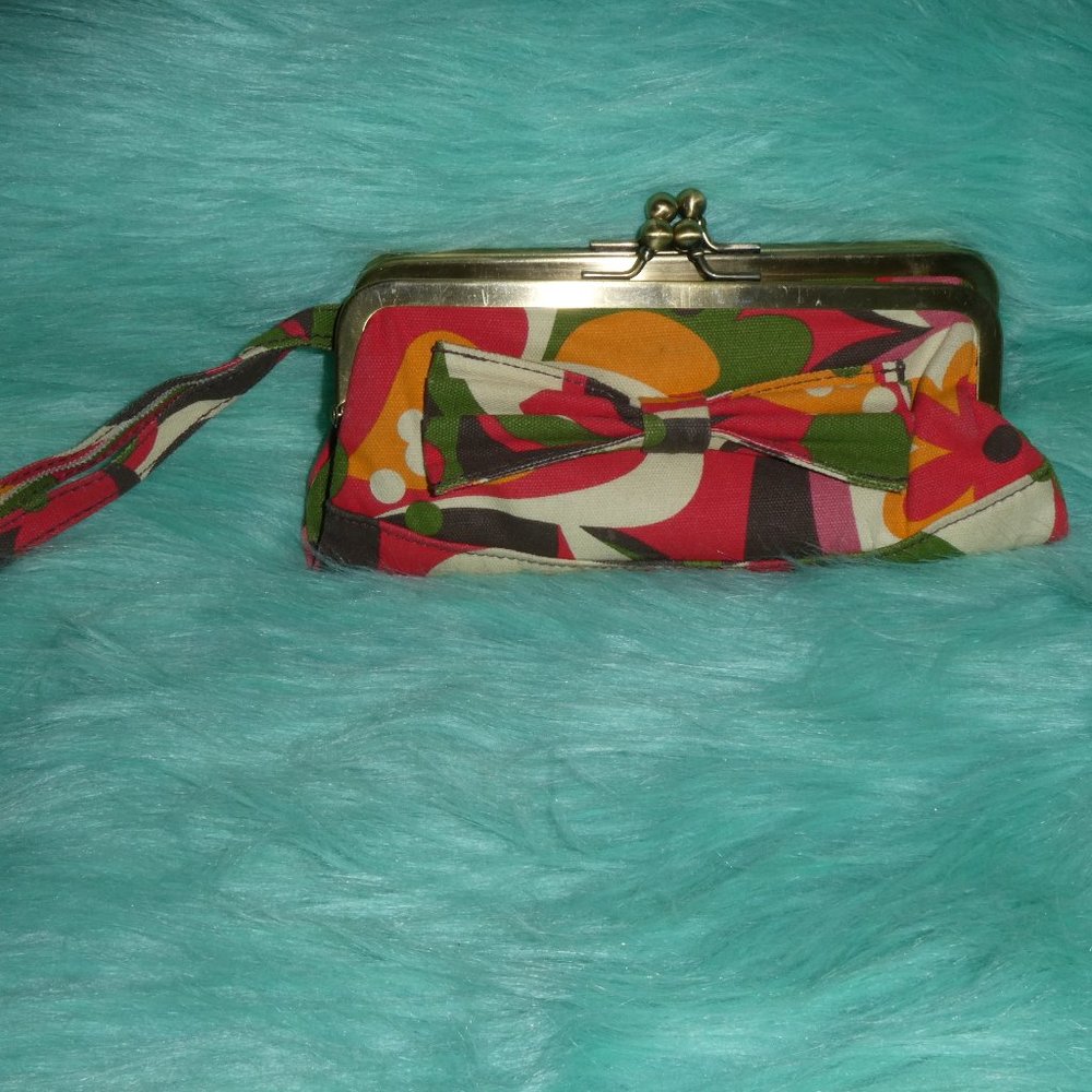 Vintage Double Kiss-lock Clasp Wristlet